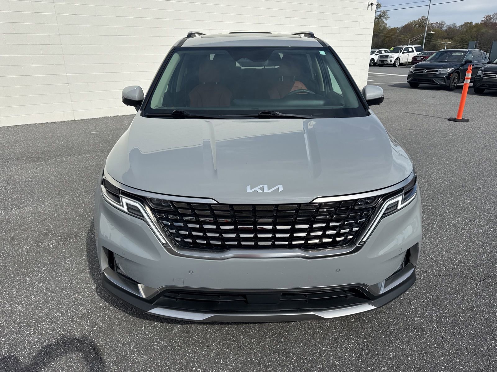 Used 2023 Kia Carnival SX Prestige image 2