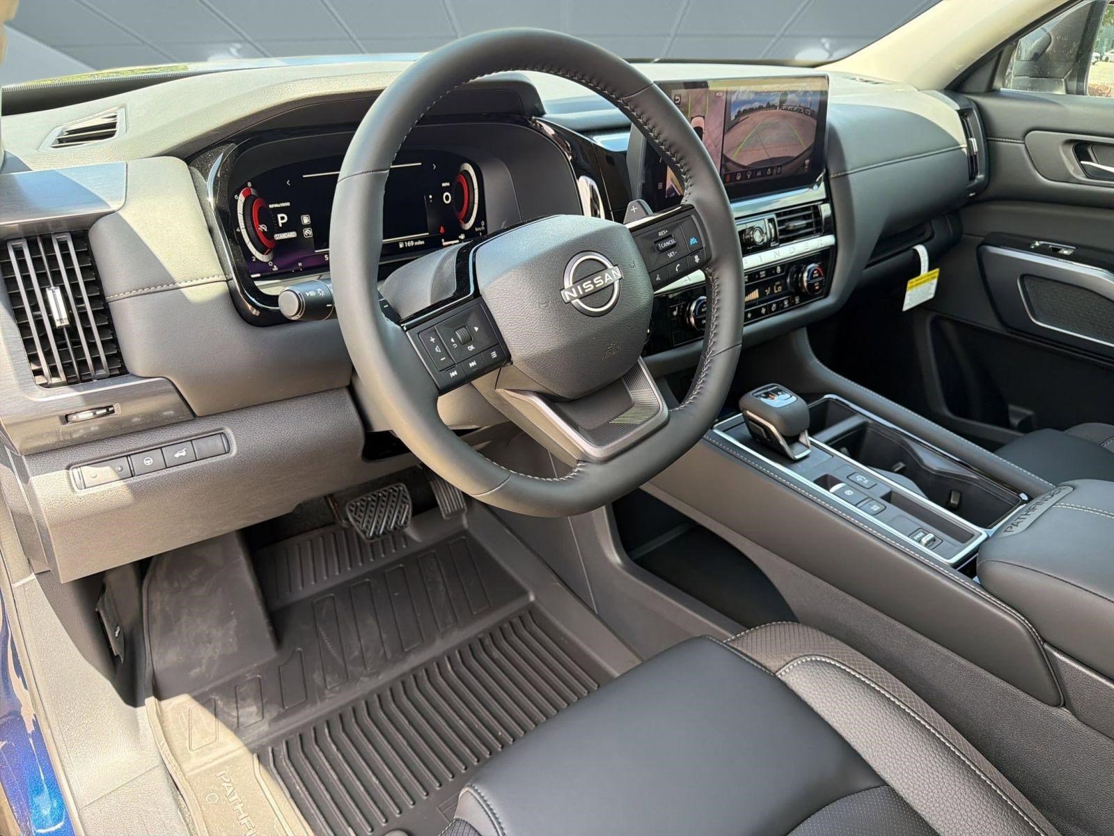 New 2026 Nissan Pathfinder SL image 4