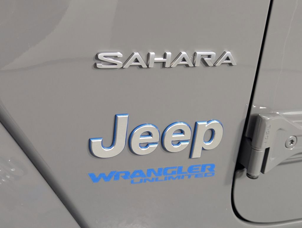 Used 2021 Jeep Wrangler Unlimited Sahara w/ Cold Weather Group AWD/4WD image 8