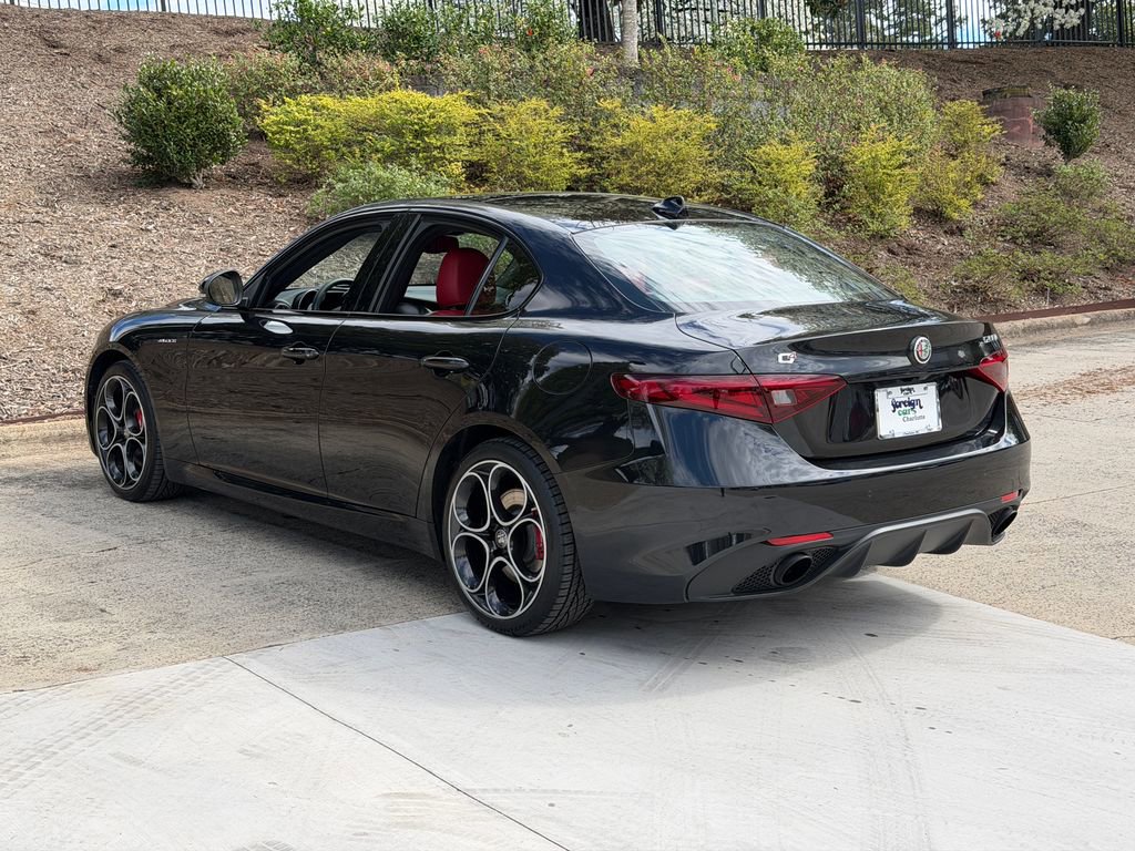 Used 2022 Alfa Romeo Giulia Veloce image 5