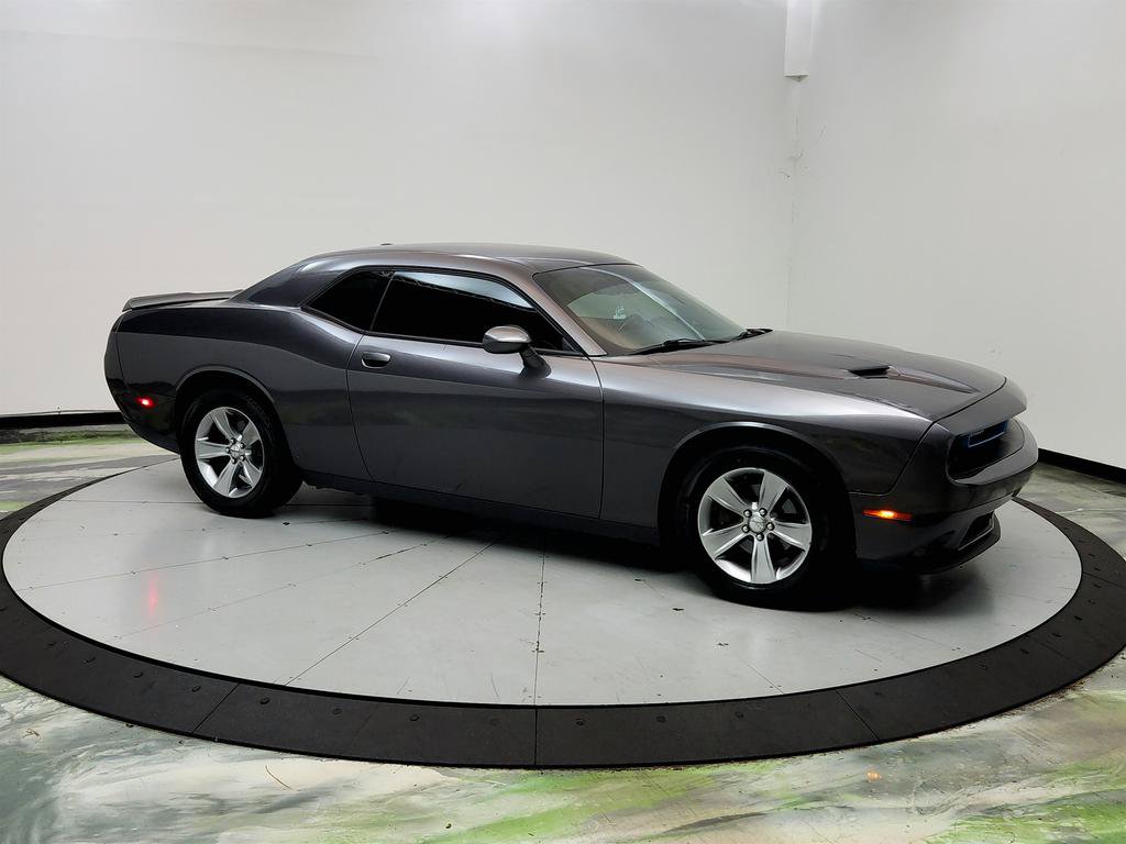 Used 2020 Dodge Challenger SXT RWD image 3