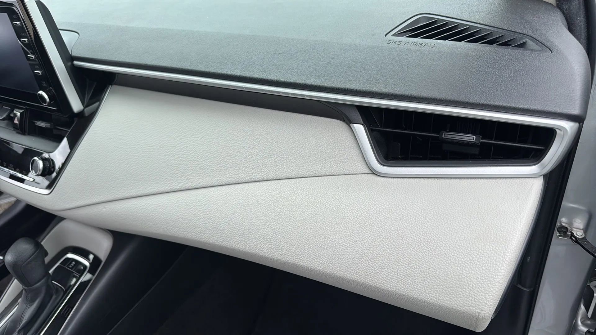 Used 2020 Toyota Corolla LE image 17