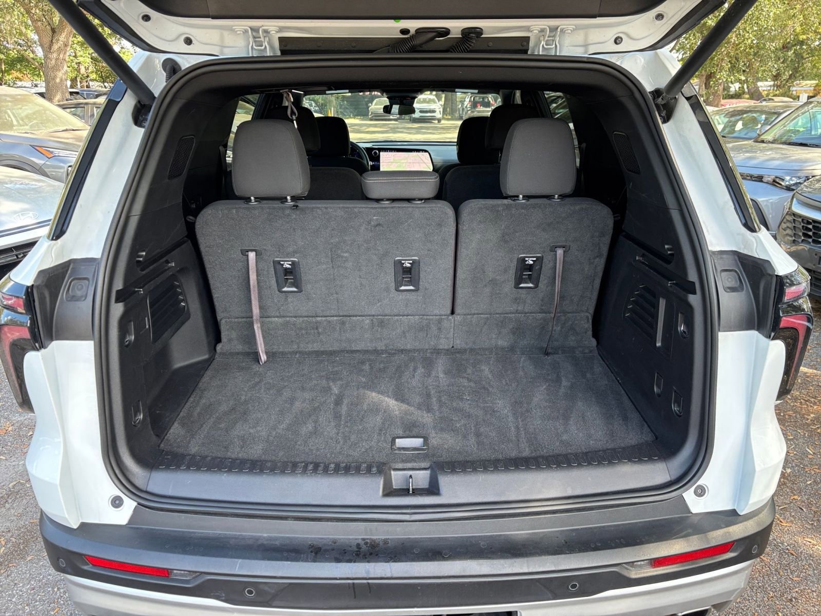 Used 2025 Chevrolet Traverse LT image 45