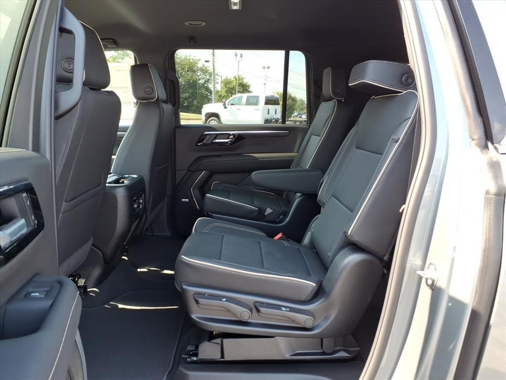 New 2025 Chevrolet Suburban Premier image 5