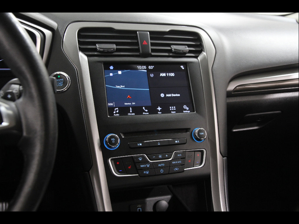 Used 2017 Ford Fusion SE w/ Fusion SE Technology Package FWD image 10