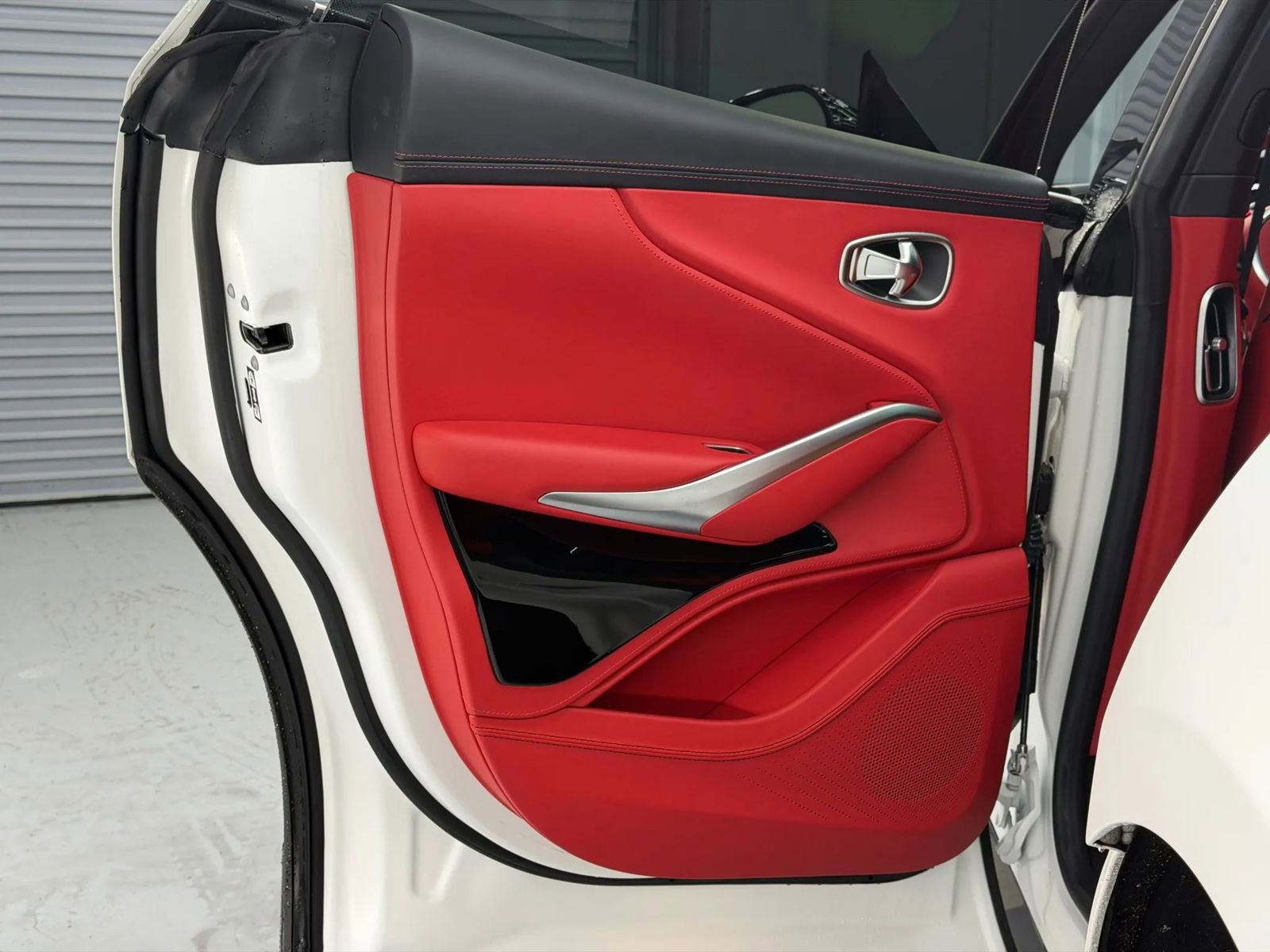 Used 2023 Aston Martin DBX image 26