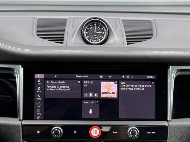 Certified 2025 Porsche Macan image 27