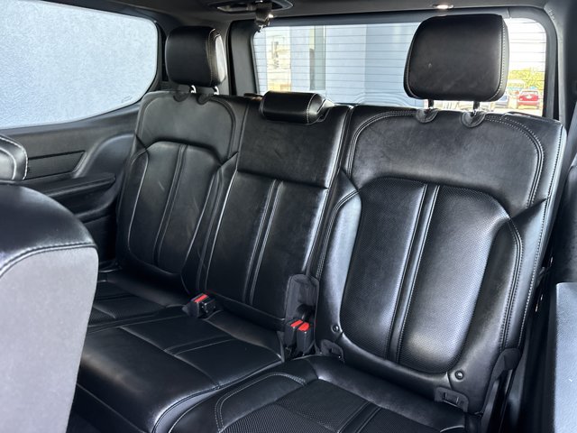Used 2024 Jeep Wagoneer Series II w/ Flexible Seating Group RWD image 7