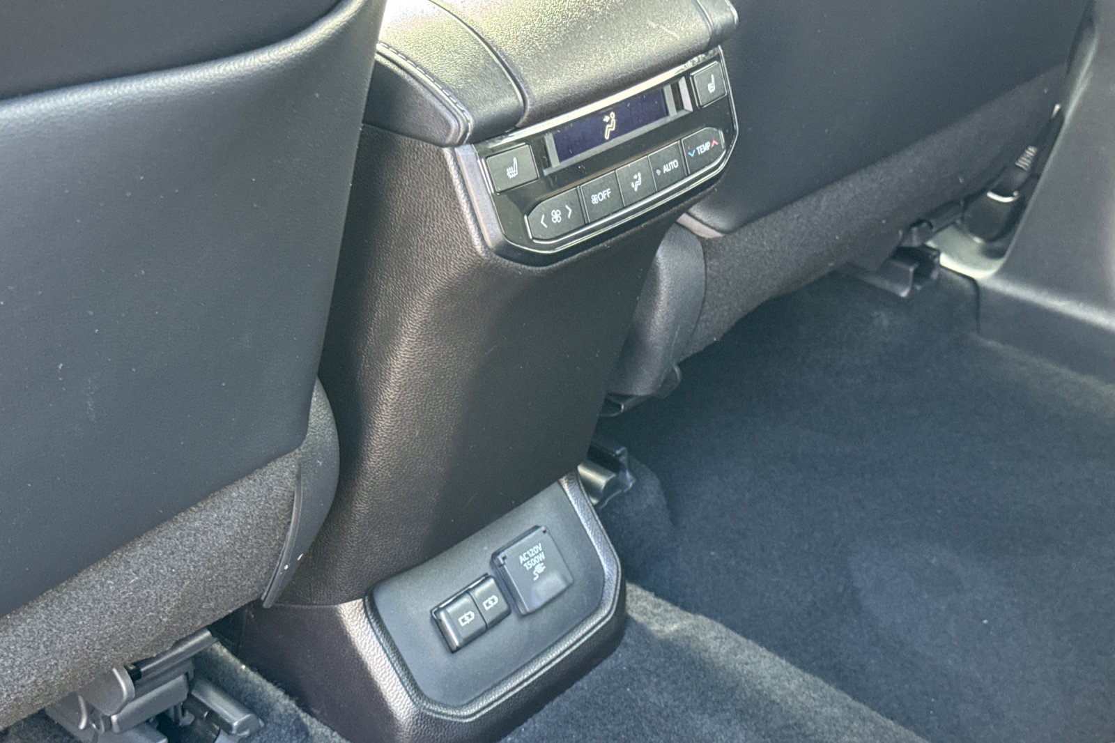 Certified 2022 Toyota Highlander Platinum AWD/4WD image 16