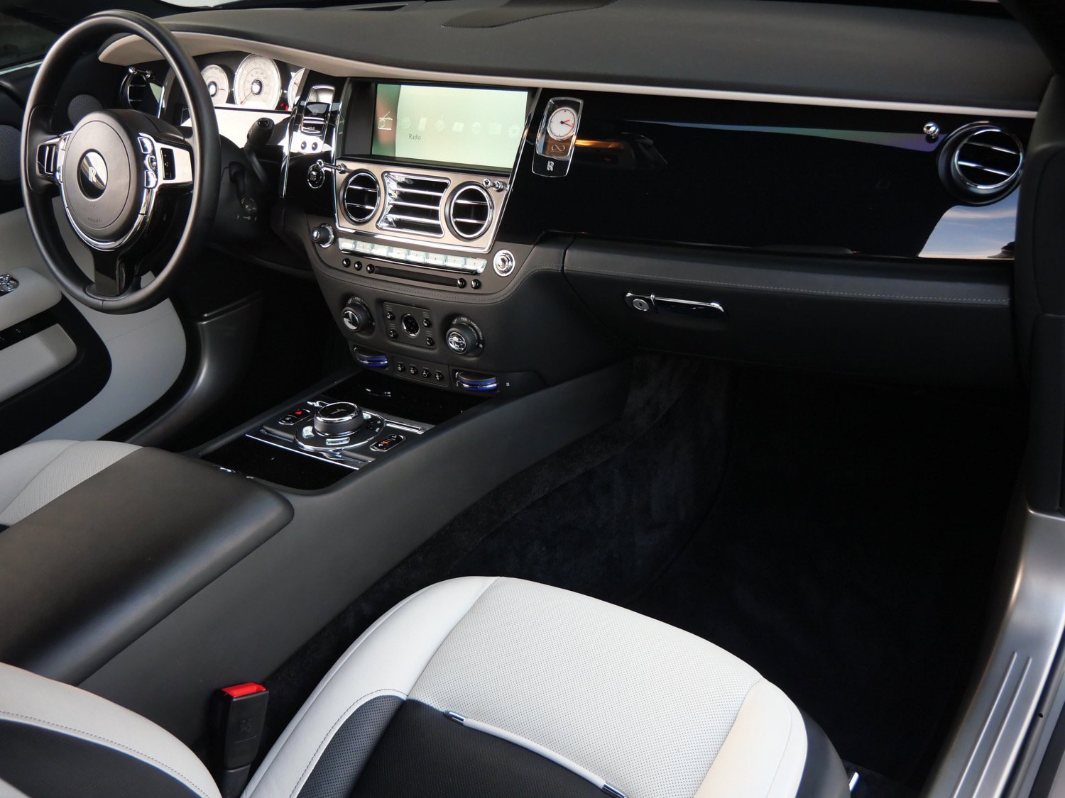 Used 2017 Rolls-Royce Wraith image 18