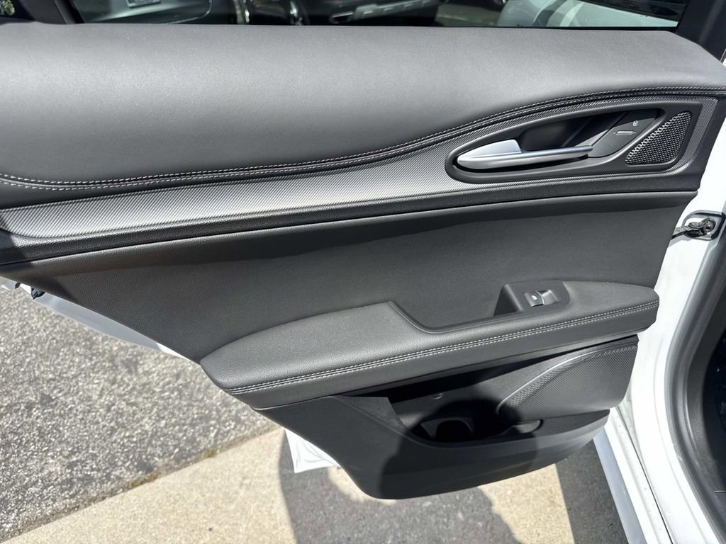 Used 2023 Alfa Romeo Stelvio Veloce image 23