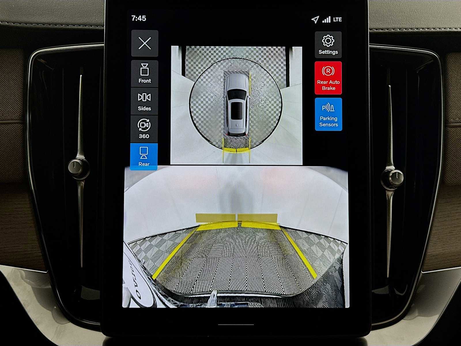 New 2026 Volvo XC90 B6 Plus w/ Protection Package Premier image 14