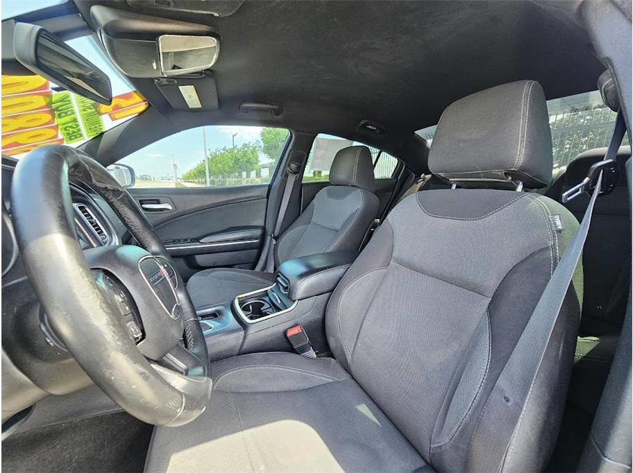 Used 2015 Dodge Charger SE w/ Sport Appearance Group RWD image 10