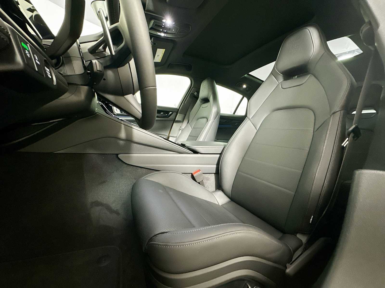 New 2025 Porsche Panamera 4 image 5