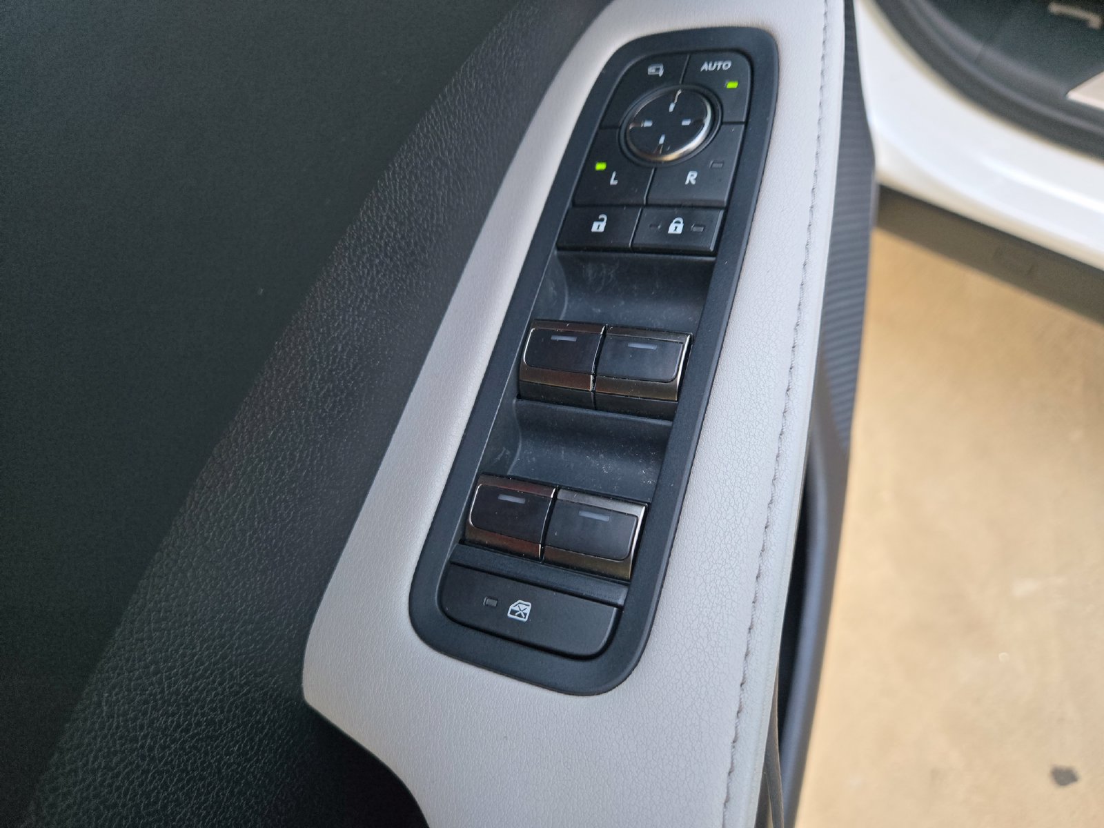 Used 2023 Lexus RX 350 Premium Plus w/ Accessory Package (Z1) FWD image 31
