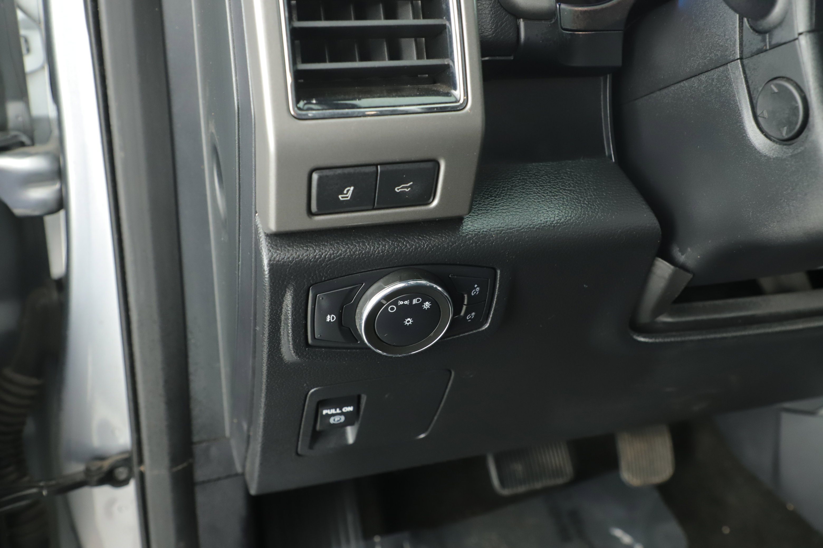 Used 2020 Ford Expedition Max XLT w/ Equipment Group 202A image 12