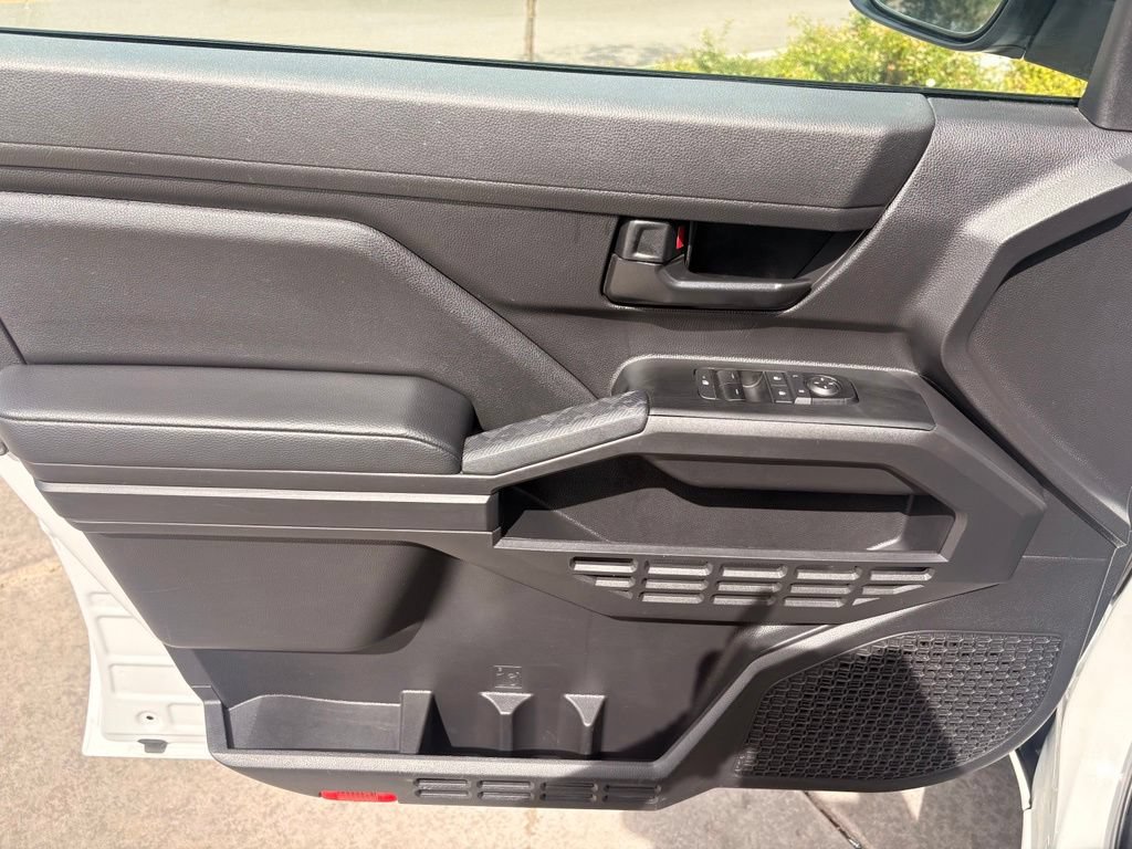Used 2025 Toyota Tacoma SR AWD/4WD image 9