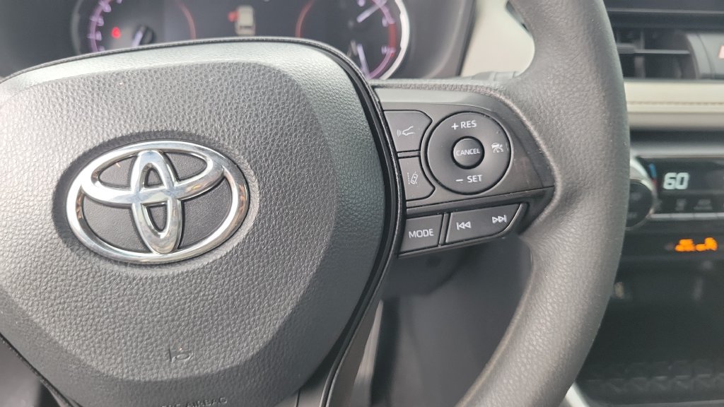 Used 2024 Toyota RAV4 XLE FWD image 20