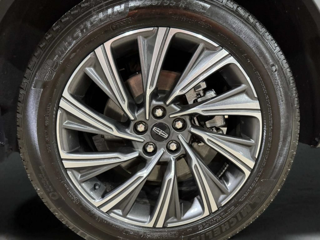 Certified 2025 Lincoln Aviator AWD image 29