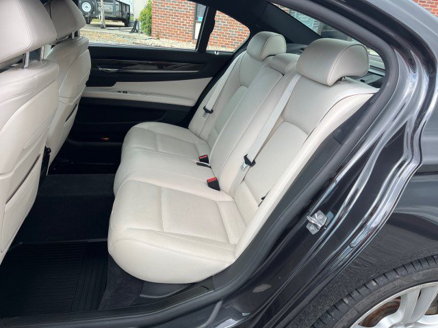 Used 2013 BMW 750Li RWD image 14