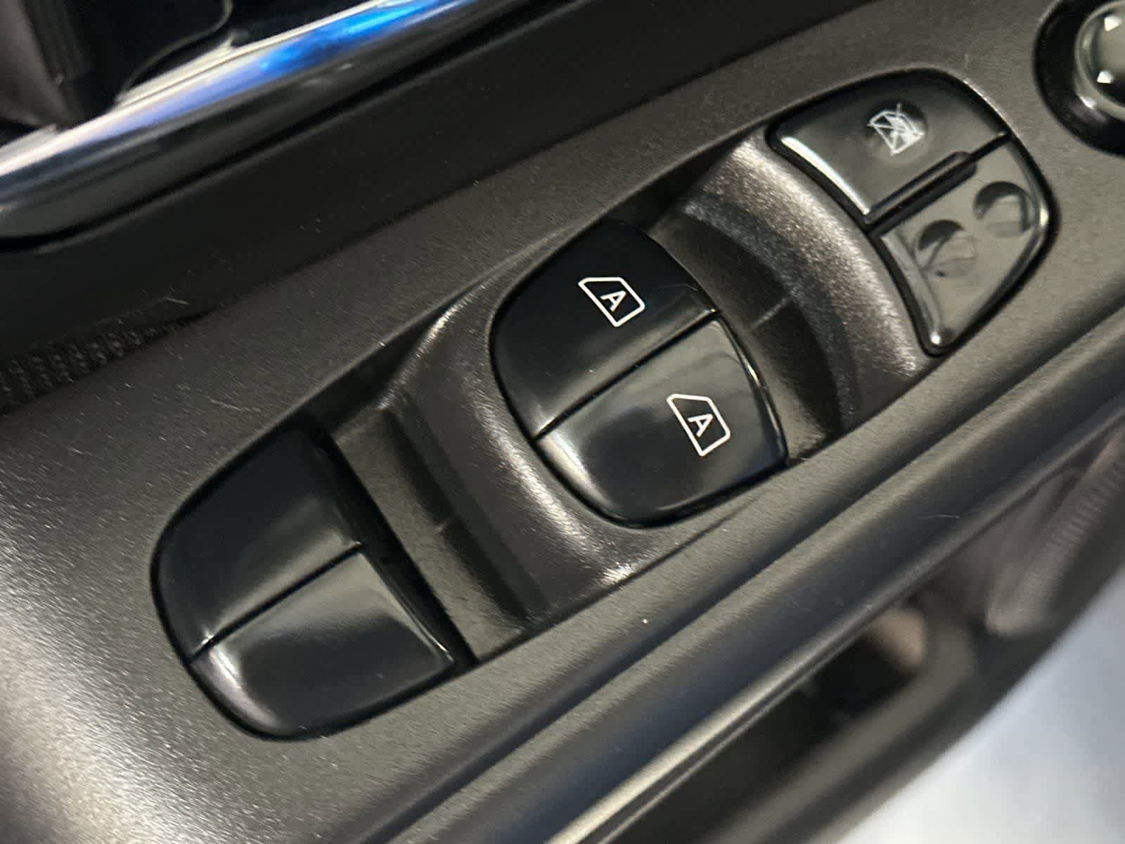 Used 2021 Nissan Kicks SV FWD image 14