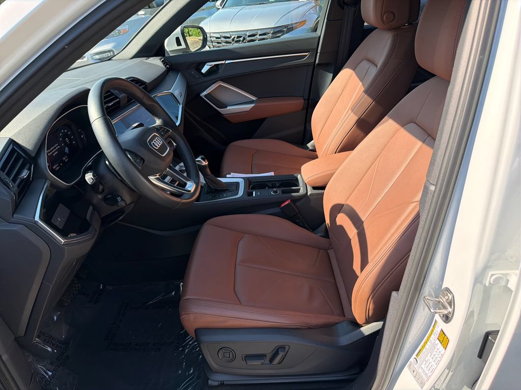 Used 2021 Audi Q3 2.0T Premium w/ Convenience Package AWD/4WD image 9