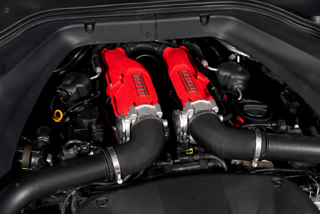 Used 2015 Ferrari California T RWD image 16