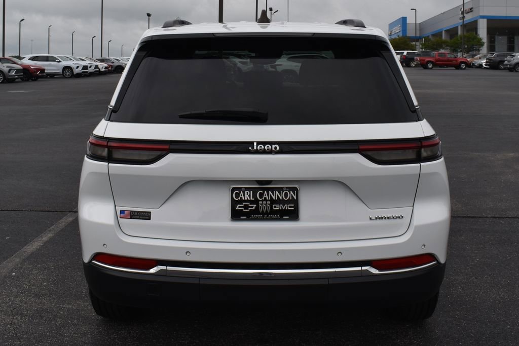 Used 2024 Jeep Grand Cherokee Laredo RWD image 9