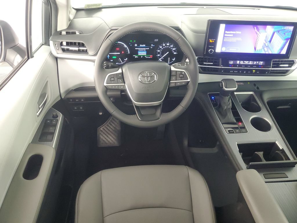 Used 2025 Toyota Sienna XLE w/ XLE Plus Package FWD image 14