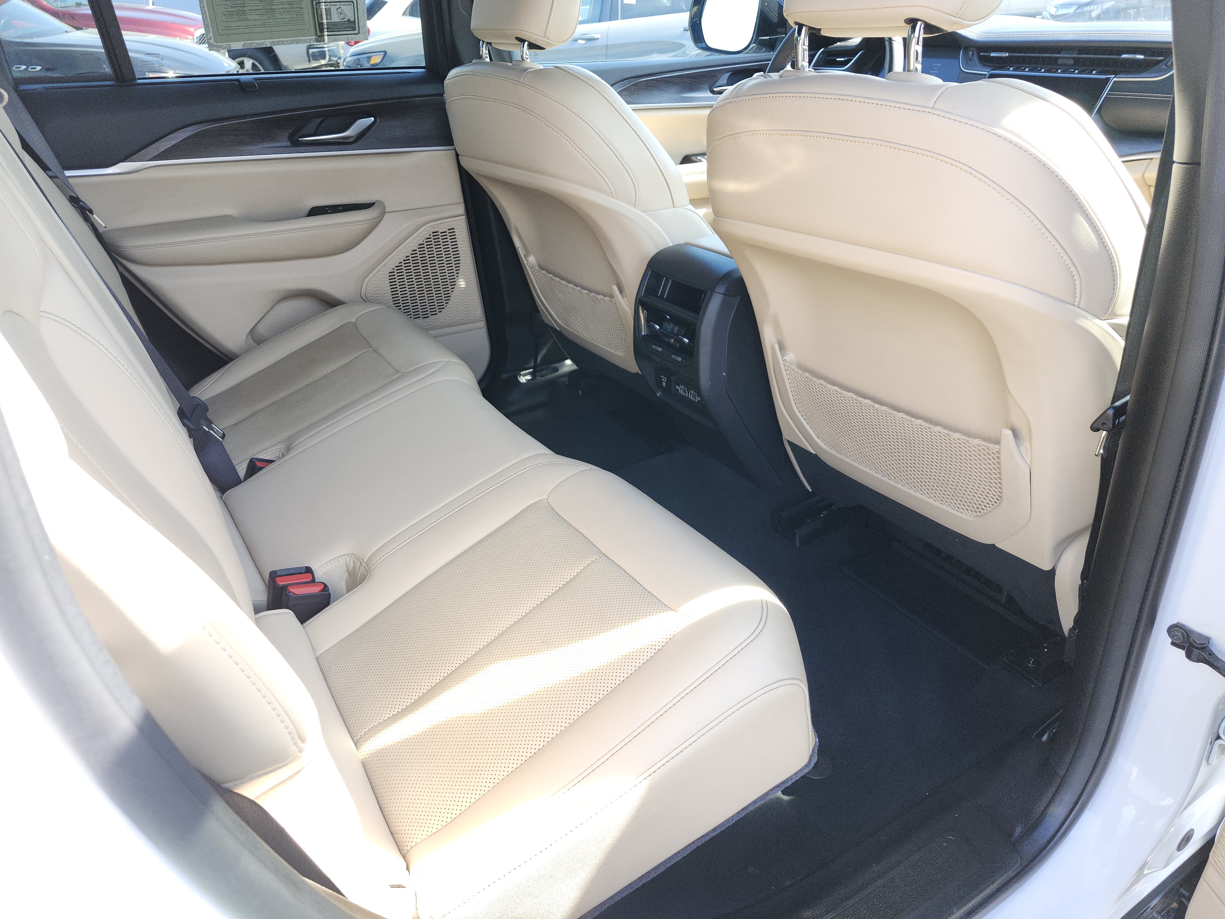 Used 2023 Jeep Grand Cherokee Limited w/ Luxury Tech Group II RWD image 21