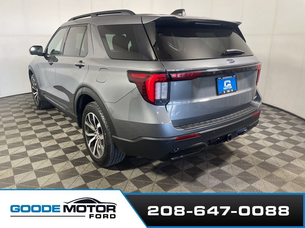 Certified 2025 Ford Explorer ST-Line AWD/4WD image 4