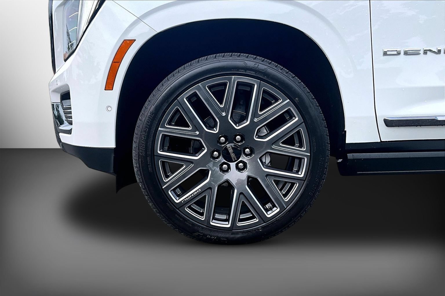 Used 2026 GMC Yukon Denali Ultimate AWD/4WD image 8