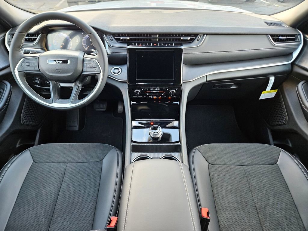 New 2025 Jeep Grand Cherokee Altitude image 12