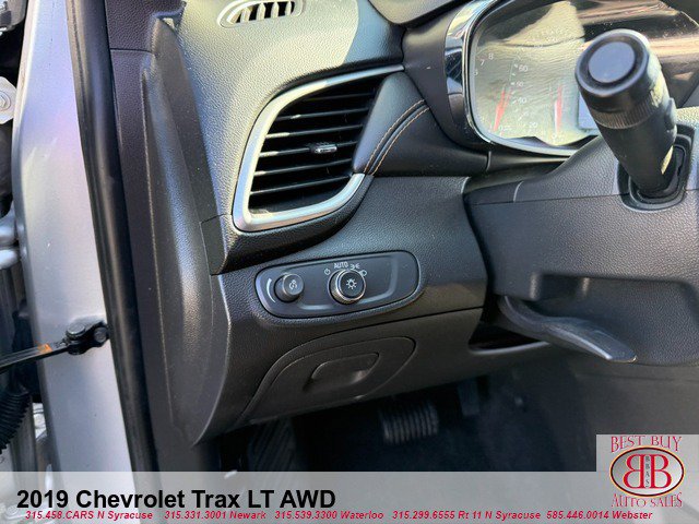 Used 2019 Chevrolet Trax LT w/ LT Convenience Package AWD/4WD image 17