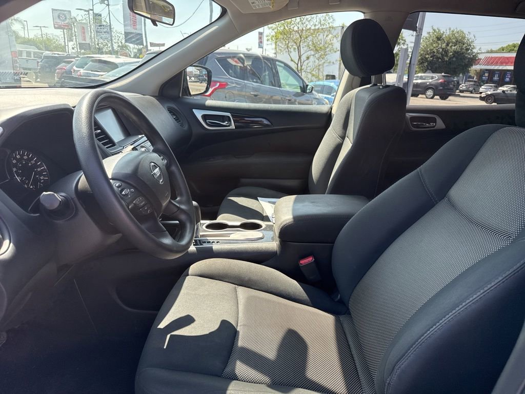Used 2017 Nissan Pathfinder S image 5