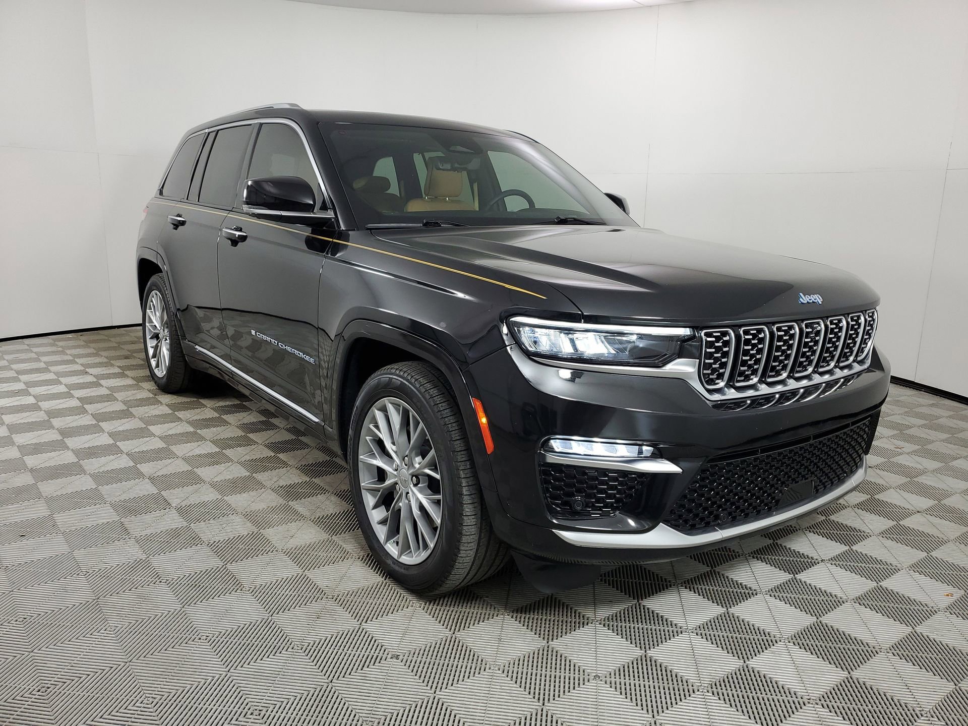 Used 2022 Jeep Grand Cherokee Summit w/ Advanced Protech Group IV image 2