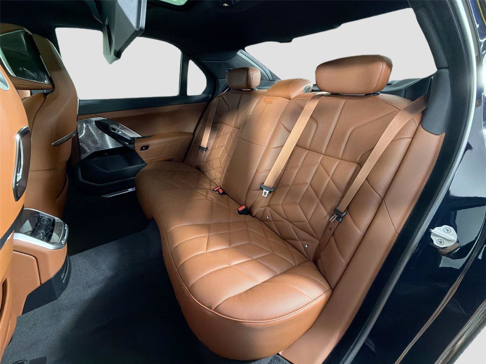 New 2026 BMW 750e xDrive w/ Executive Package AWD/4WD image 25