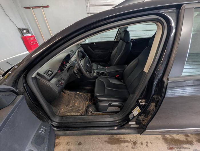 Used 2007 Volkswagen Passat 2.0T FWD image 21
