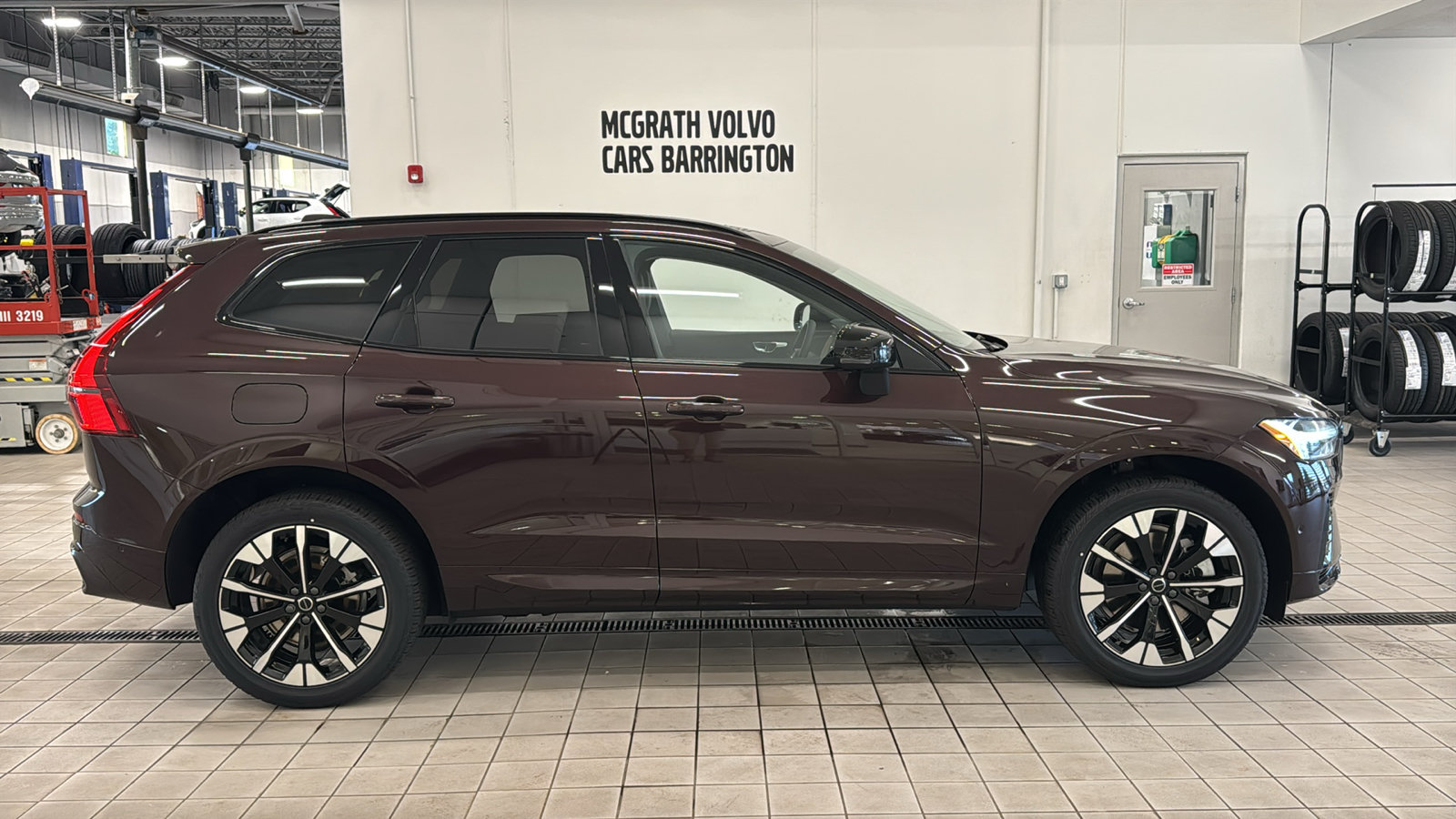New 2026 Volvo XC60 T8 Plus w/ Protection Package Premier AWD/4WD image 4
