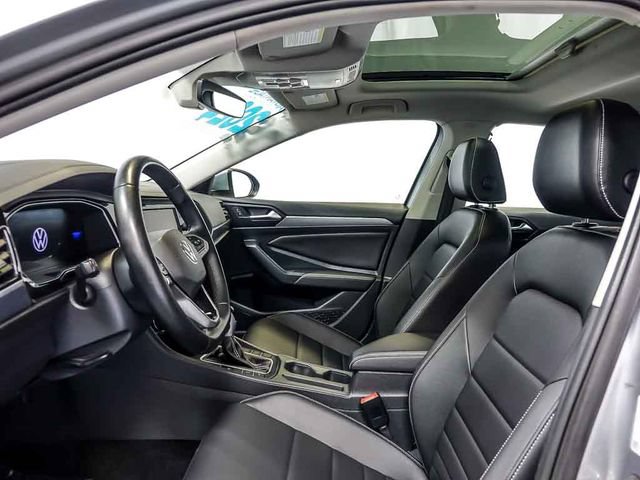 Used 2024 Volkswagen Jetta SE FWD image 13