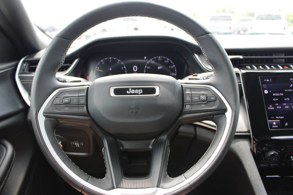 Used 2024 Jeep Grand Cherokee Altitude AWD/4WD image 35