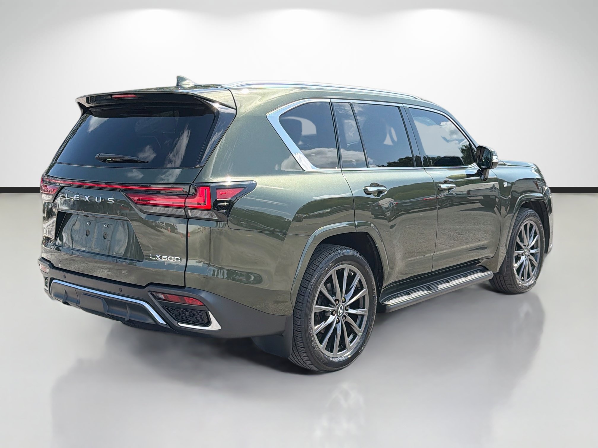 Used 2023 Lexus LX 600 F Sport w/ Accessory Package (Z1) AWD/4WD image 3