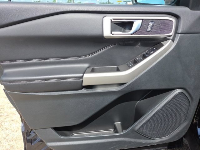 Used 2024 Ford Explorer XLT RWD image 28