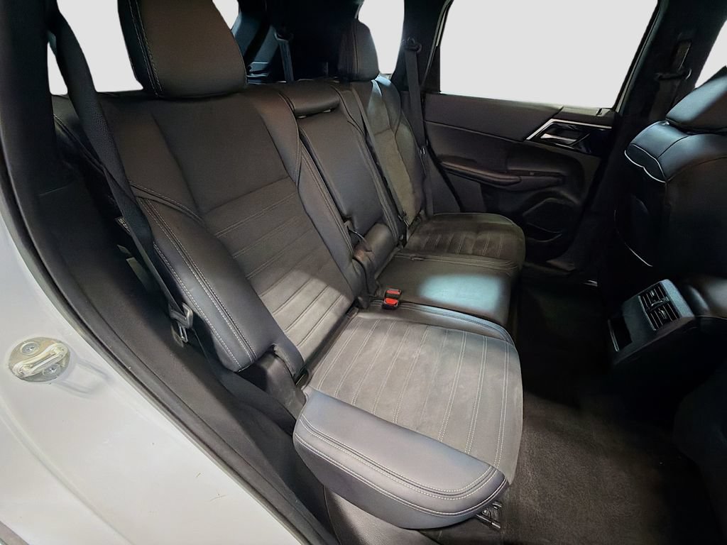 Used 2024 Mitsubishi Outlander SE AWD/4WD image 23