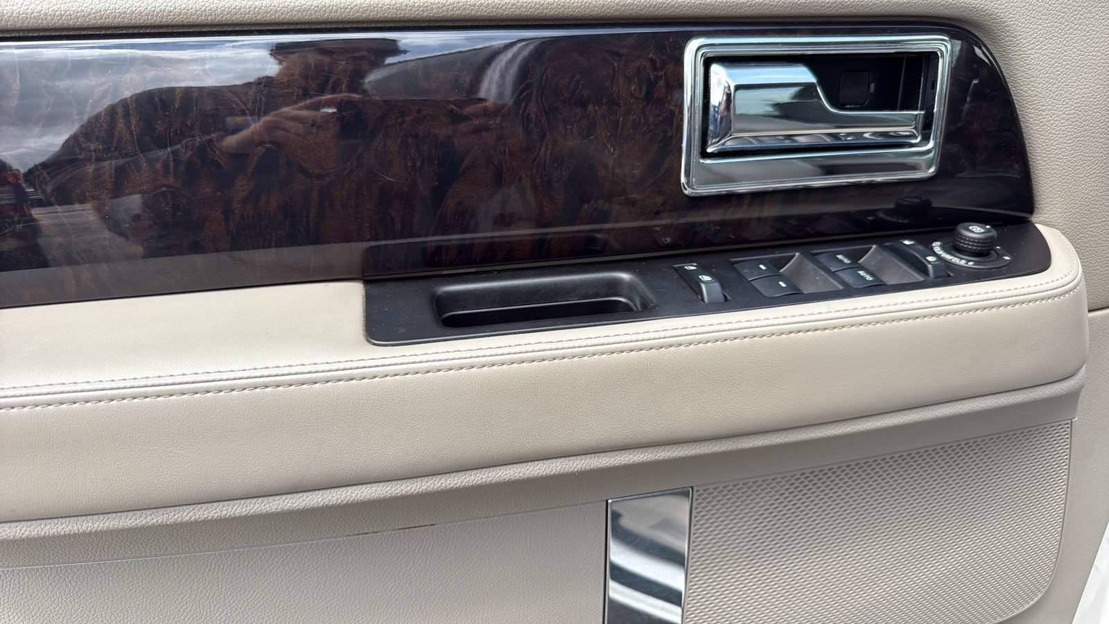 Used 2017 Lincoln Navigator Select RWD image 7