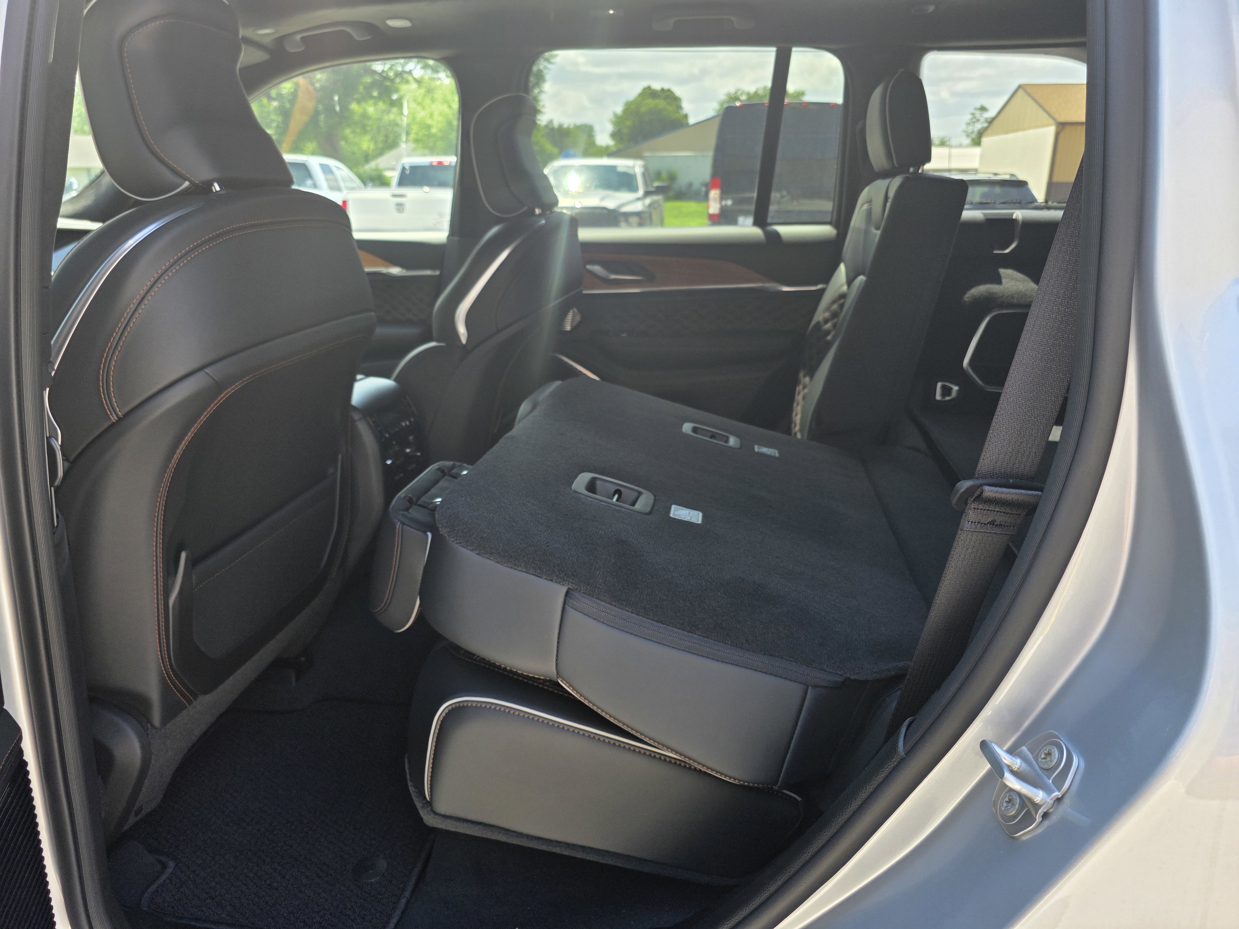 Used 2023 Jeep Grand Cherokee Summit image 13