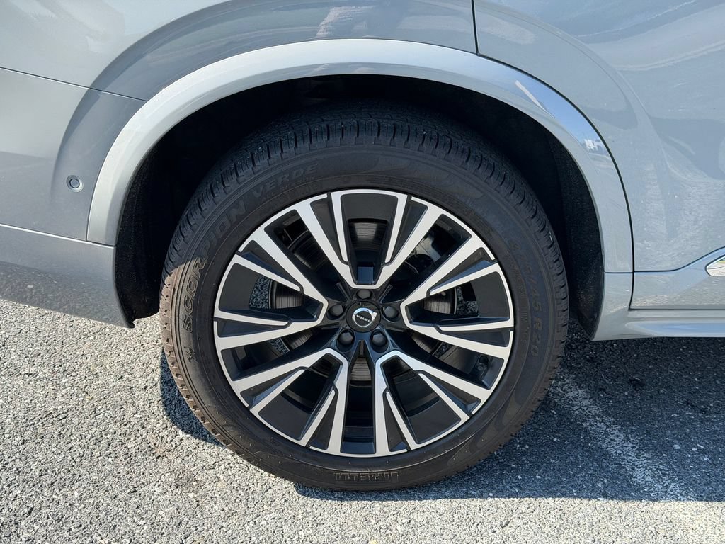 Used 2025 Volvo XC90 T8 Plus w/ Protection Package Premier AWD/4WD image 11