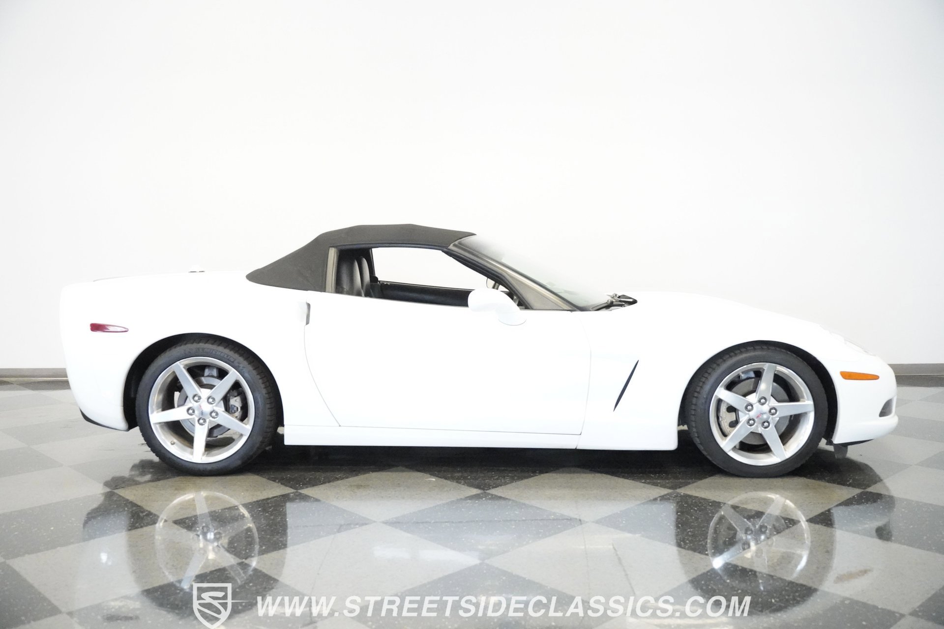 Used 2005 Chevrolet Corvette Convertible w/ Preferred Equipment Group image 36