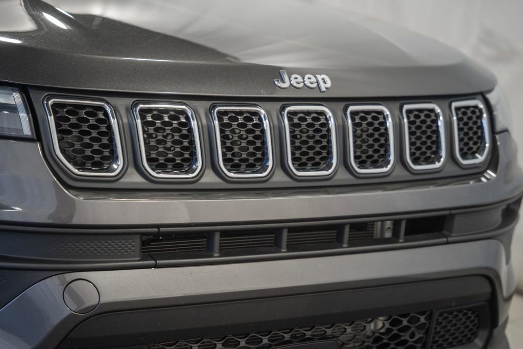 Used 2023 Jeep Compass Latitude w/ Sun and Sound Group AWD/4WD image 11