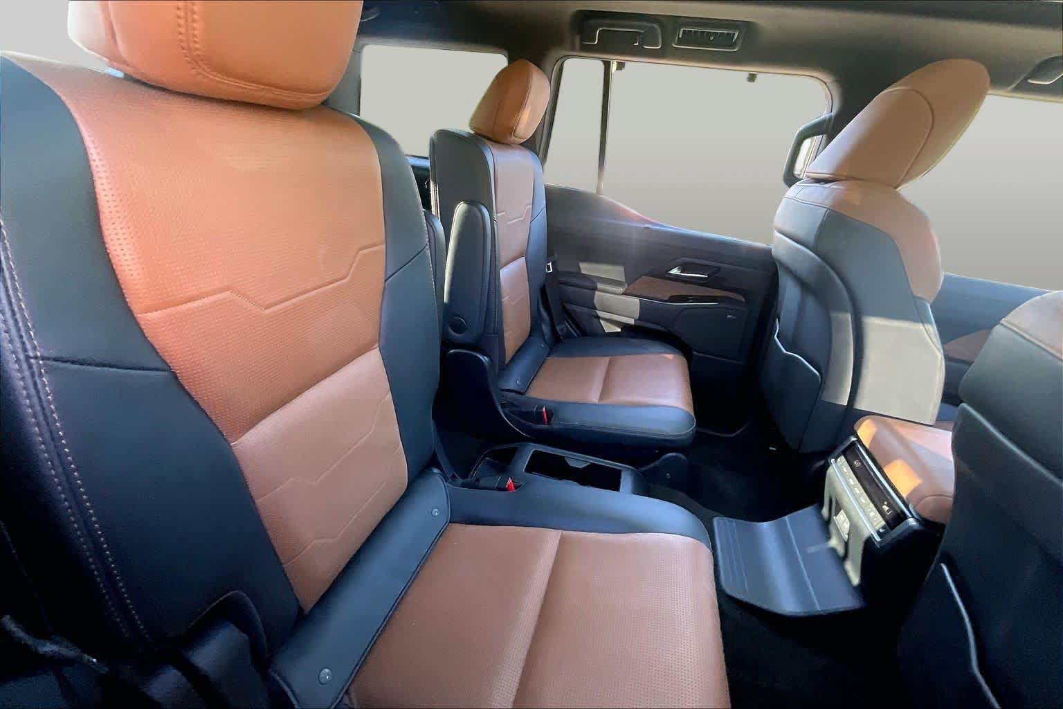Used 2024 Lexus GX 550 w/ Accessory Package (Z1) AWD/4WD image 20